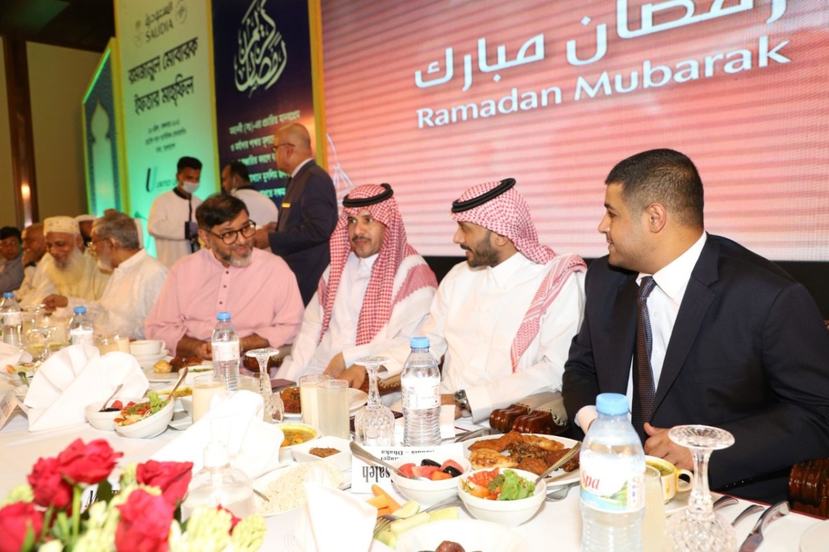 الخطوط السعودية بنغلاديش تقيم حفل إفطار رمضاني 1 1 37