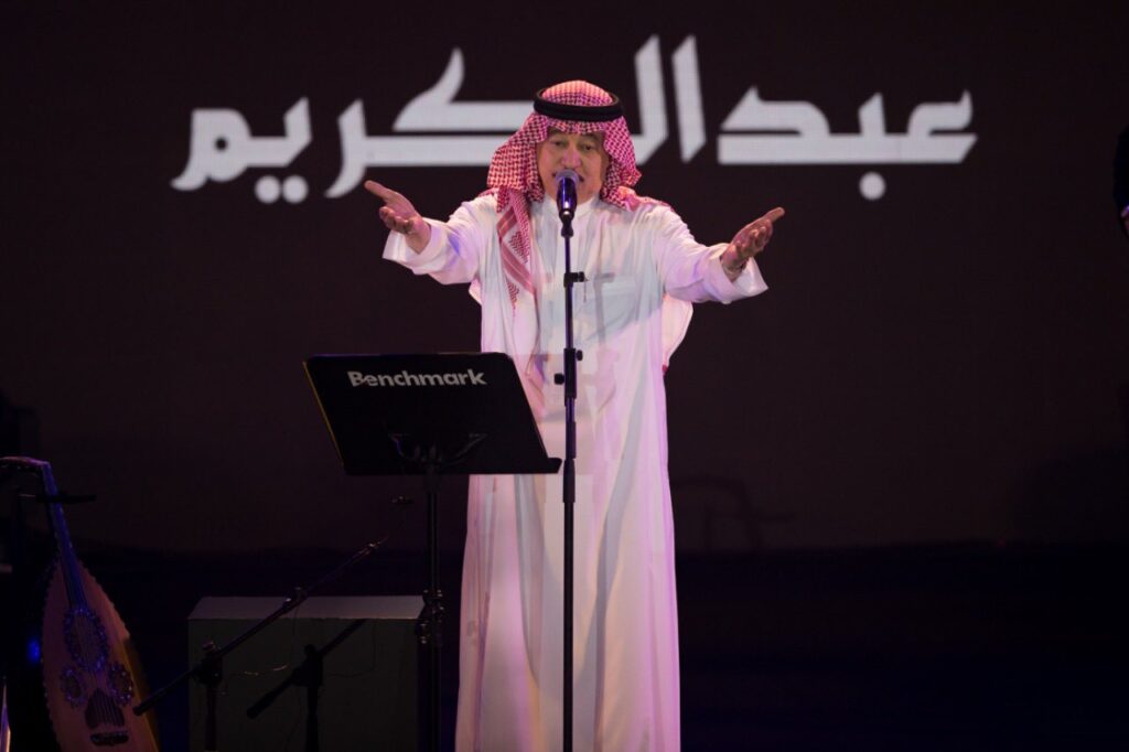 الفنان علي عبد الكريم يحتضن المسرح بعد غياب 