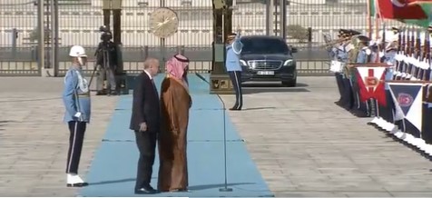 ولي العهد يحيي حرس الشرف التركي السلام عليكم