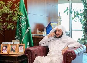 1658678289 آل الشيخ يواسي أسرة المؤذن الشيخ المهجري الذي وافته المنية