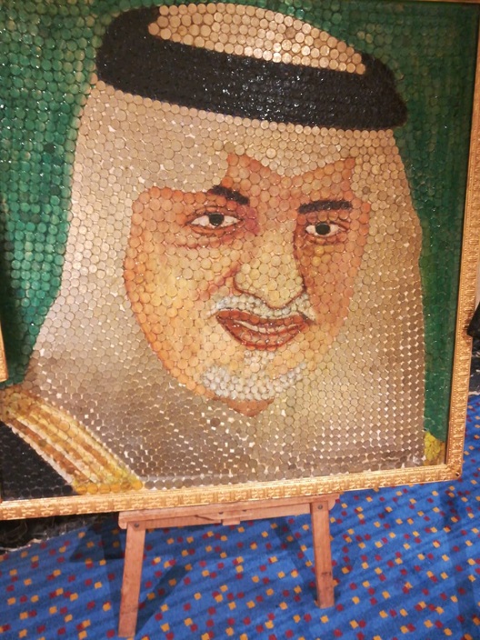 الوحيد الذي يرسم بالعملات .. هشام النجار: فخور بصورتين للملك وولي العهد 3 2 1