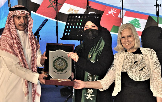 إبتسام العنزي جائزة التميُّز العربي تعدُّ حافزاً لصناعة المزيد من