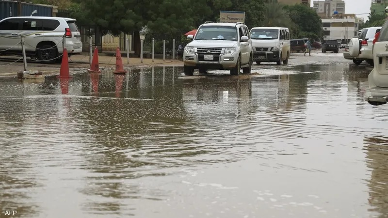 سكان العاصمة ظلوا يشتكون من تغير لون ورائحة مياه الشرب