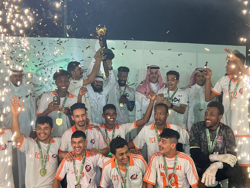 محافظ المخواة يتوج فريق نجوم قلوة بكأس دوري رابطة الهواة 1 1 1