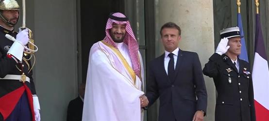 سمو ولي العهد يصل إلى قصر الإليزيه و”ماكرون” في استقباله 1 1686915117 ولي العهد يصل إلى قصر الإليزيه وماكرون في استقباله