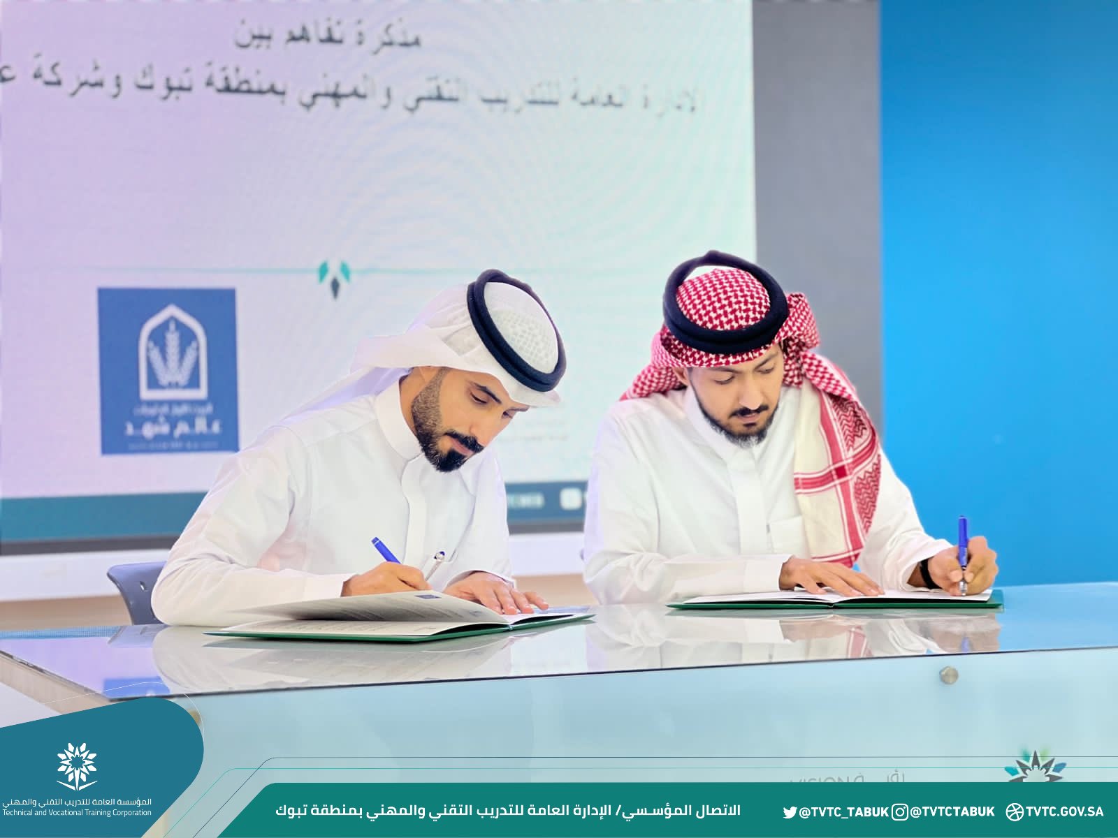 اختتام "ملتقى توظيف تقني تبوك 2023" لخريجي وخريجات الكليات التقنية والمعاهد الصناعية الثانوية 1 FyIVHXuWAAAhbUB