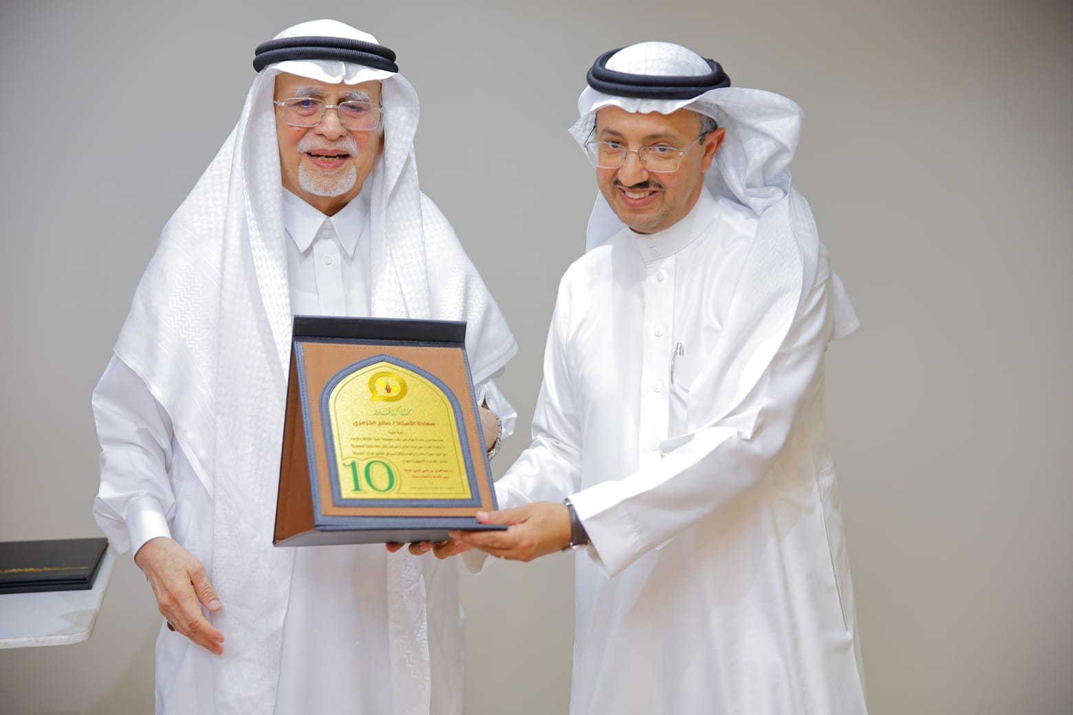 سش