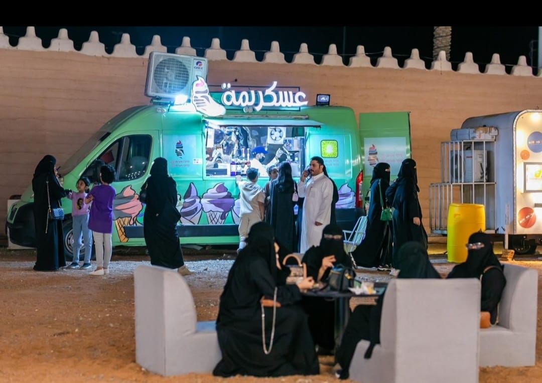 أمانة حائل تجهز أكبر تجمع لعربات(الفود ترك) 1 ككككككمم