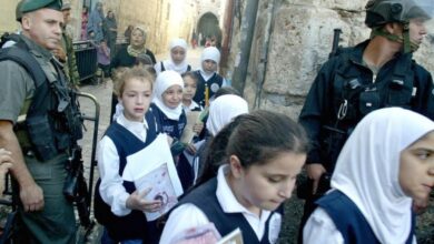 قوات الاحتلال الإسرائيلي تصادر كتب المنهاج الفلسطيني في القدس