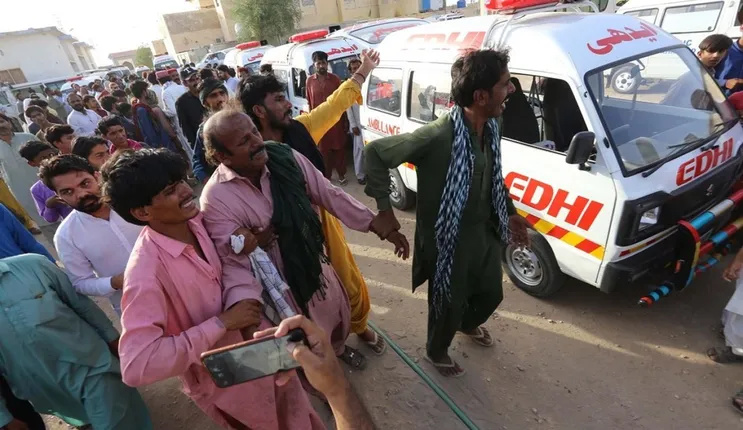 باكستان.. مقتل 9 جنود باستهداف قافلة عسكرية 1 باكستان مقتل 9 جنود باستهداف قافلة عسكرية