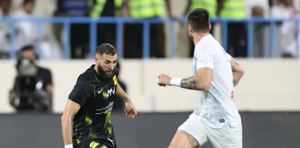 بنزيما يقود الاتحاد إلى عبور الأخدود