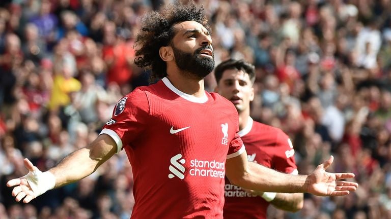 صلاح يقود ليفربول للفوز على أستون فيلا بثلاثية في الدوري