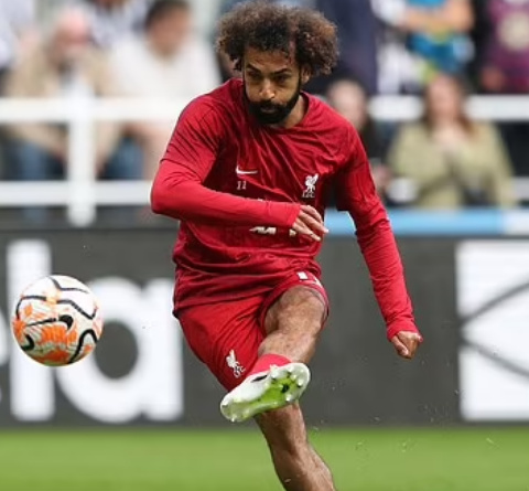 "دايلي ميل": اتحاد جدة يرفع صفقة صلاح إلى 200 مليون جنيه إسترليني 1 محمد صلاح