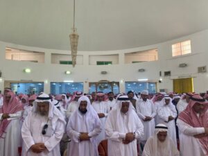 محافظ قلوة بمنطقة الباحة يتقدم جموع المصلين على شهيد الواجب الجندي فيصل الزهراني 4 655656