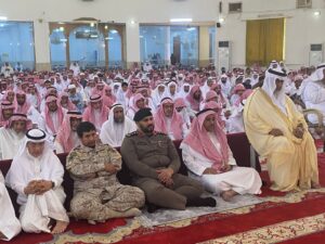 محافظ قلوة بمنطقة الباحة يتقدم جموع المصلين على شهيد الواجب الجندي فيصل الزهراني 3 9898