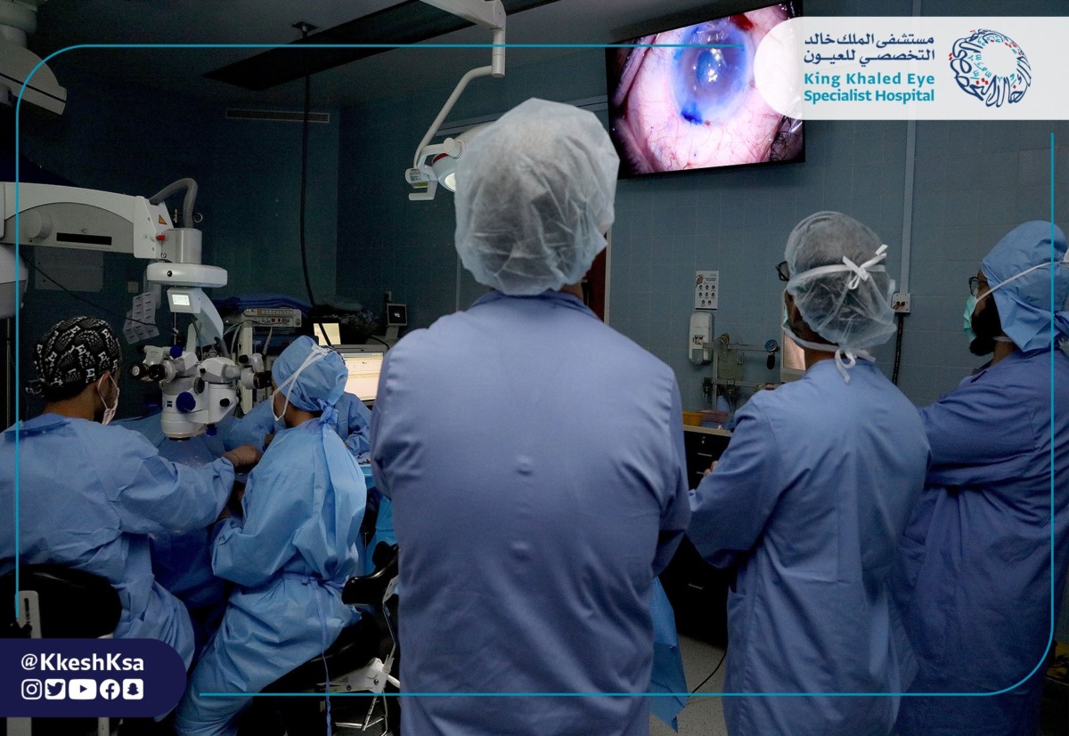 مستشفى "التخصصي للعيون " يجري عملية "اندو إن" لزراعة البطانة الداخلية 1 F9SGTW4WkAA468N