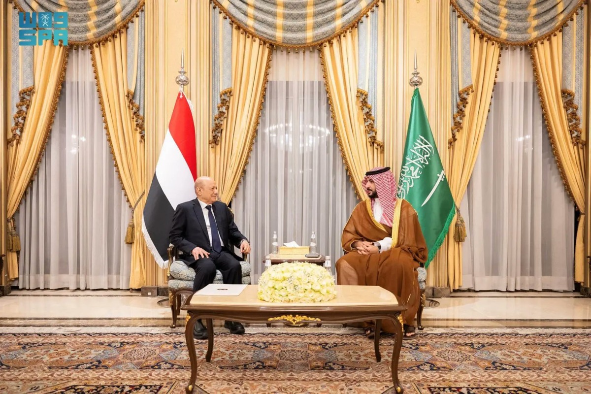 بتوجيه من ولي العهد وزير الدفاع يلتقي رئيس وأعضاء مجلس