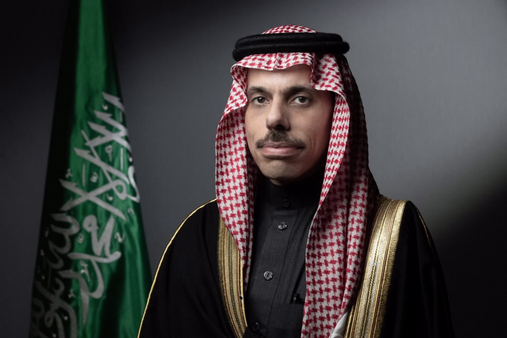 وزير الخارجية Medium