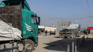 الأولى منذ اندلاع الحرب دخول شاحنات محمّلة بضائع تجارية إلى