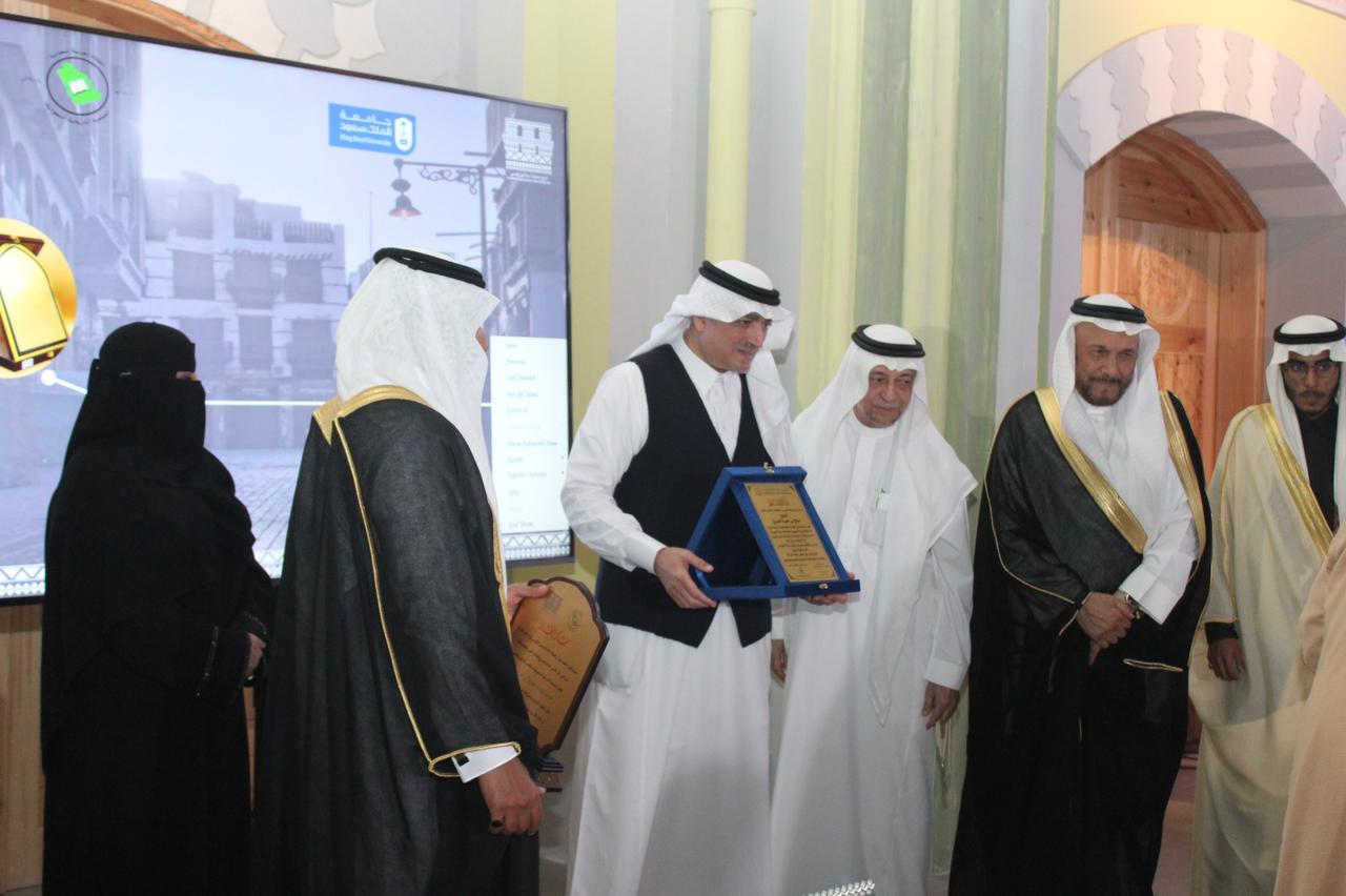 تكريم "صيرفي" رائد الثقافة وداعم التراث والمتاحف 1 صورة واتساب بتاريخ 2023 12 29 في 18.04.22 cafb51fc