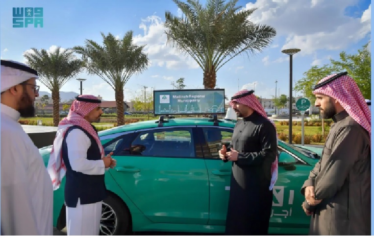1707935771 أمانة المدينة تُدشن مشروع اللوحات الإعلانية الرقمية على حافلات النقل