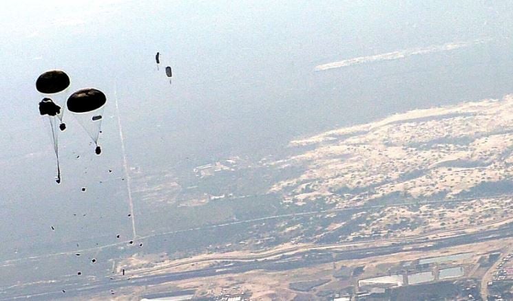 1709122504 446 مصر والأردن والإمارات وقطر وفرنسا تسقط أطنانا من المساعدات فوق