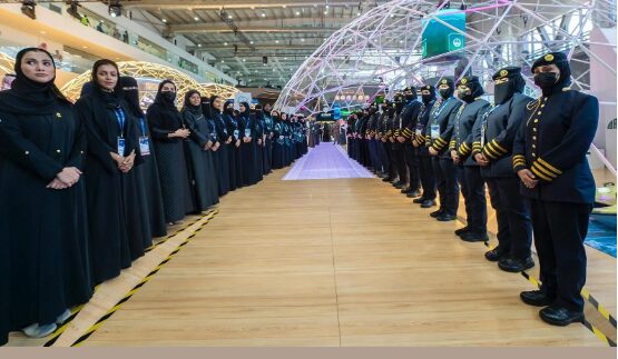 المرأة السعودية تشارك بجناح وزارة الداخلية في معرض الدفاع العالمي 2024 1 Captureتن