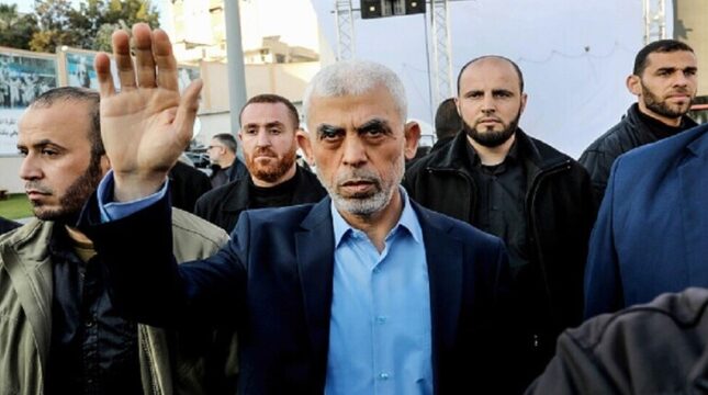 الاحتلال ينشر فيديو للسنوار بنفق بخان يونس
