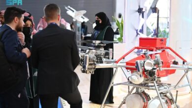 الدفاع المدني يستعرض طائرة دون طيار لمكافحة الحرائق في جناح.webp