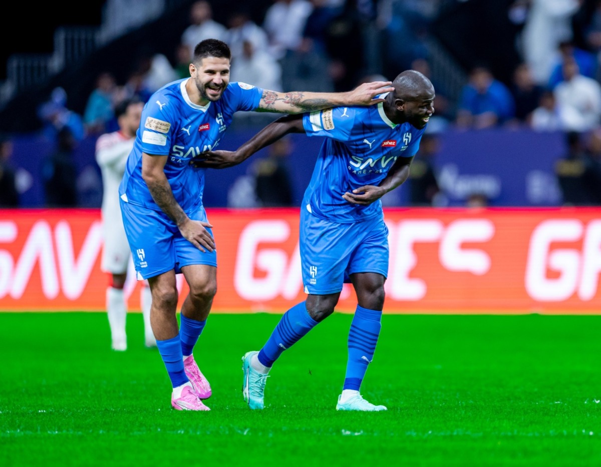الهلال يهزم الرائد بثلاثية في الدوري