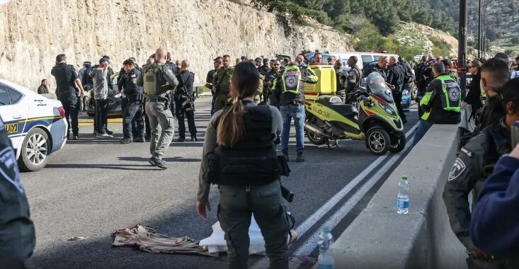 مقتل إسرائيلي وإصابة 11 في إطلاق نار بمحيط القدس.. ومقتل منفذي الهجوم 1 غععععععععع 65d76823bcc6e