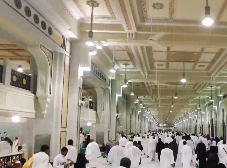 مسؤول 238 سلما كهربائيا في خدمة ضيوف الرحمن بالمسجد الحرام