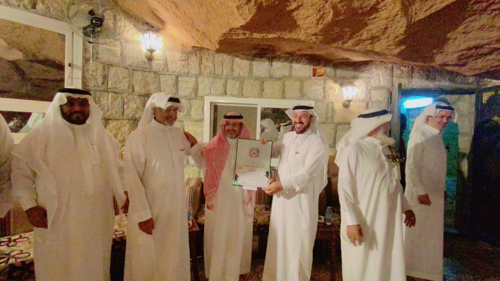من كهوف جبل شدا المعلقة وفي أسبقية .. "أدبي الباحة" يصعّد ثقافة المكان والإنسان 6 220000