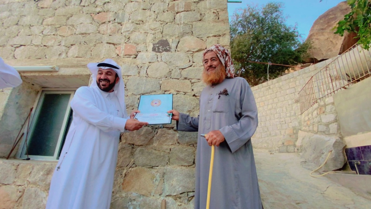 من كهوف جبل شدا المعلقة وفي أسبقية .. "أدبي الباحة" يصعّد ثقافة المكان والإنسان 4 IMG 20240310 WA0023