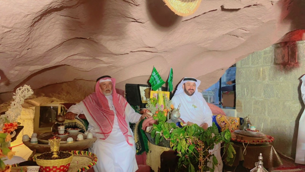 من كهوف جبل شدا المعلقة وفي أسبقية .. "أدبي الباحة" يصعّد ثقافة المكان والإنسان 2 IMG 20240310 WA0025