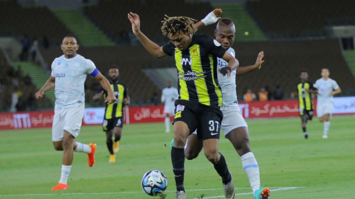 الاتحاد يستعيد نغمة انتصاراته ويتغلب على الأخدود بثنائية