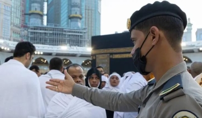أمن الحرم يباشر حالة شخص ألقى بنفسه من الأعلى