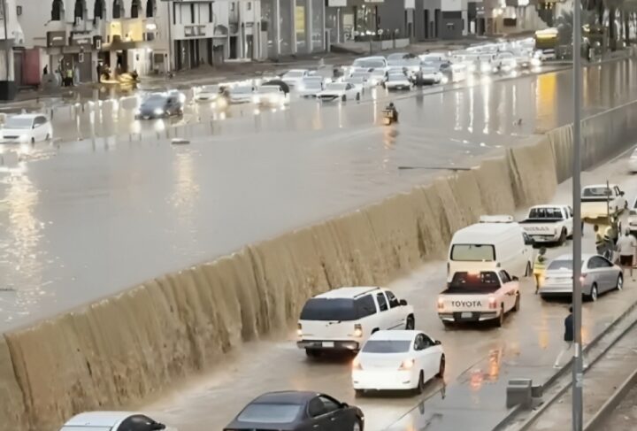 فيديو.. السيول تغمر شارع السلام بالمدينة المنورة وتعرقل المرور 1 ثقققققققققق 663034646841b