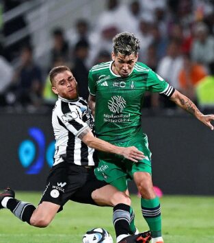 ريمونتادا الكلاسيكو .. الأهلي يكسب الشباب 2 - 1 1 فغ 663fe7658ed3c
