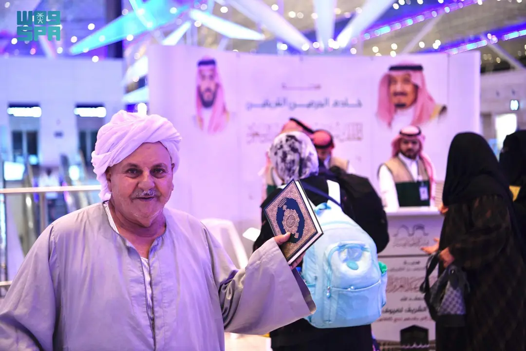 الشؤون الإسلامية" تبدأ توزيع هدية خادم الحرمين على الحجاج 1 2MWjeeAAAY6khcClU3mZySnMBXvdnj80D9XND9LD