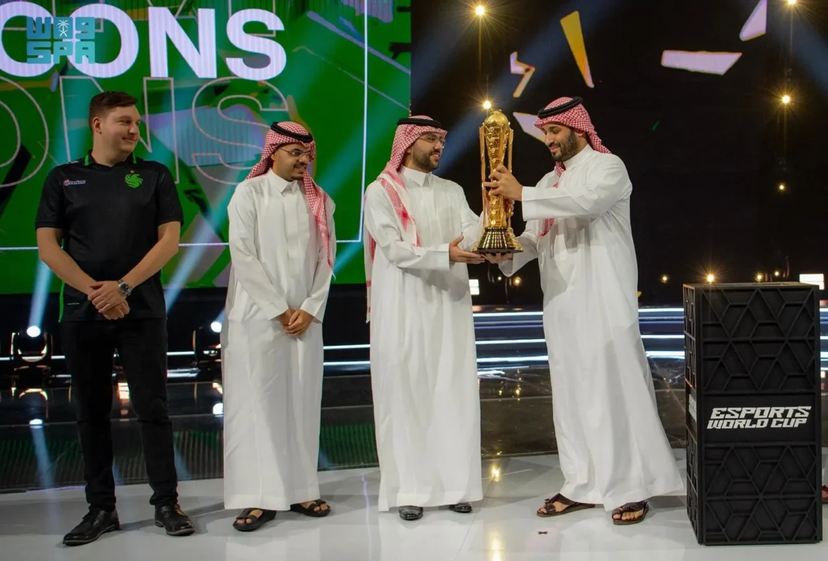 سمو ولي العهد يتوج بطل كأس العالم للرياضات الإلكترونية 1 8988999999999
