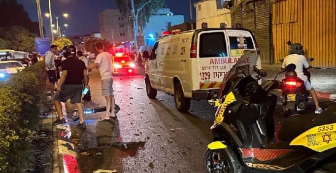 شاهد. انفجار عبوة ناسفة ومقتل شخص وإصابة آخر في تل أبيب 1 ابيب