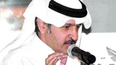 شعراء يتغنون