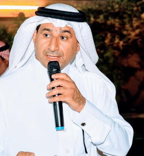في مجموعته (مقهى الأبواب الصامتة) الطويل .. يمارس العنف اللفظي ضد الرجل ويؤنسن الأبواب 3 الطويل