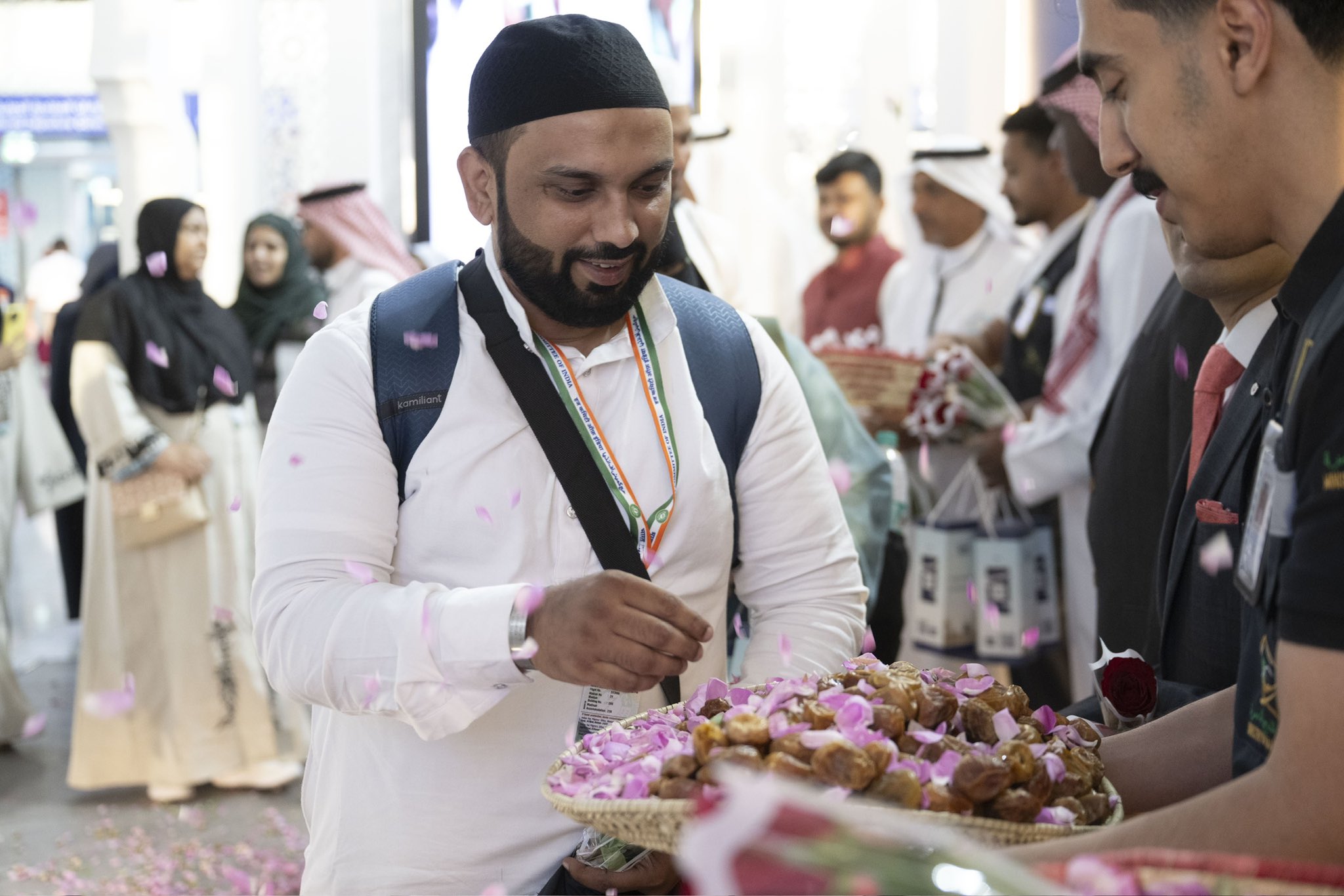 بدء وصول طلائع رحلات الحجاج إلى مطار الأمير محمد بن عبدالعزيز الدولي 1 GprZdinWoAA R n