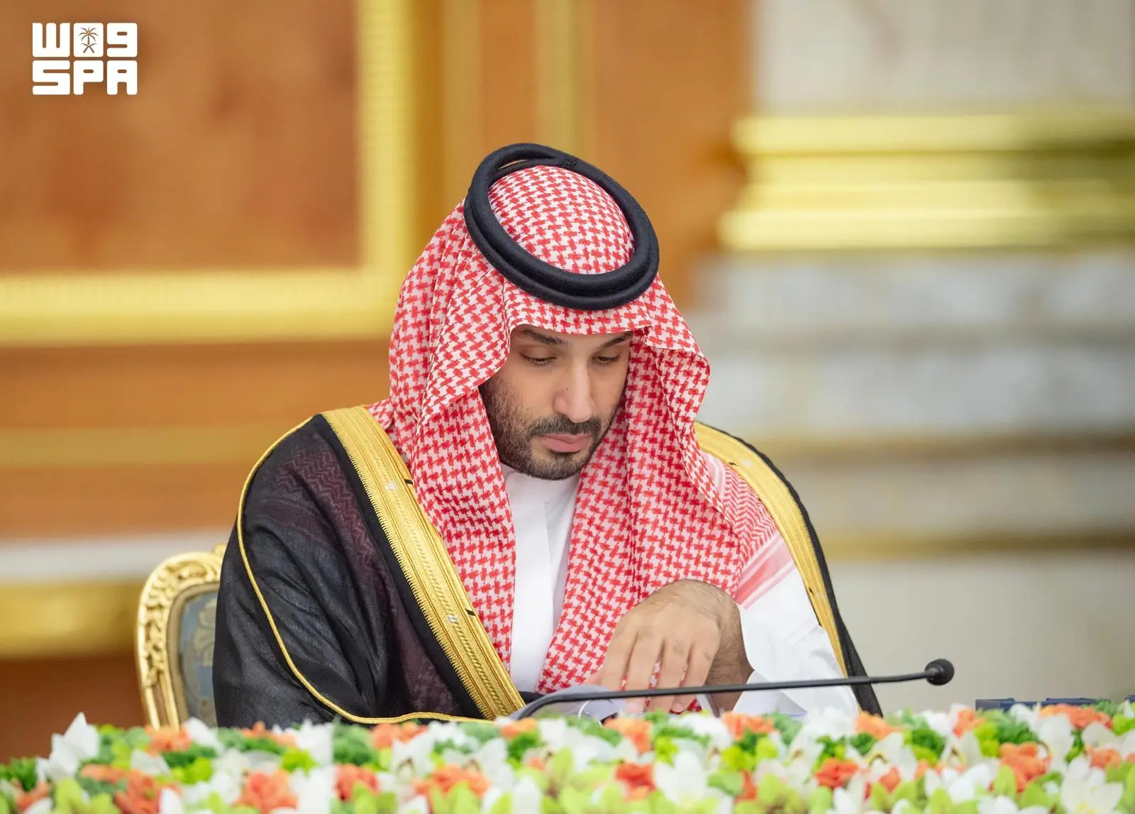 سمو ولي العهد يرأس جلسة مجلس الوزراء في جدة 1 F10411441 1