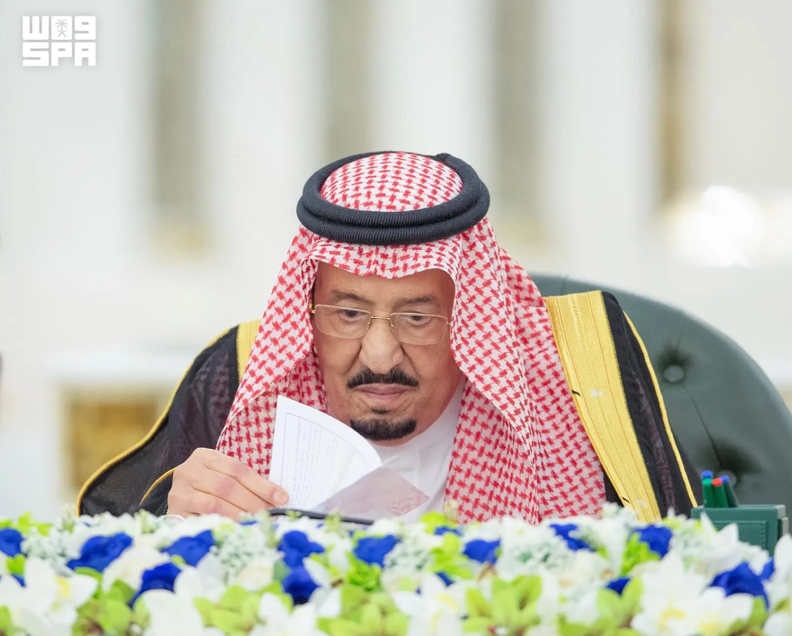 خادم الحرمين الشريفين يرأس جلسة مجلس الوزراء في جدة 1 F10497465