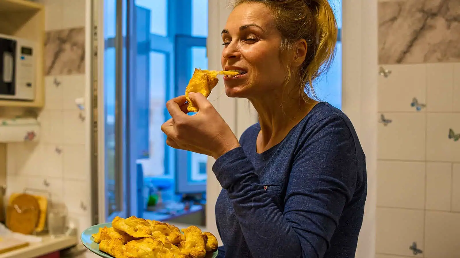دراسة تكشف العلاقة بين صعوبة النوم والعمر 1 Theres a reason old family recipes can make grief arrive before the first bite and psychologists have been studying the phenomenon for decades t